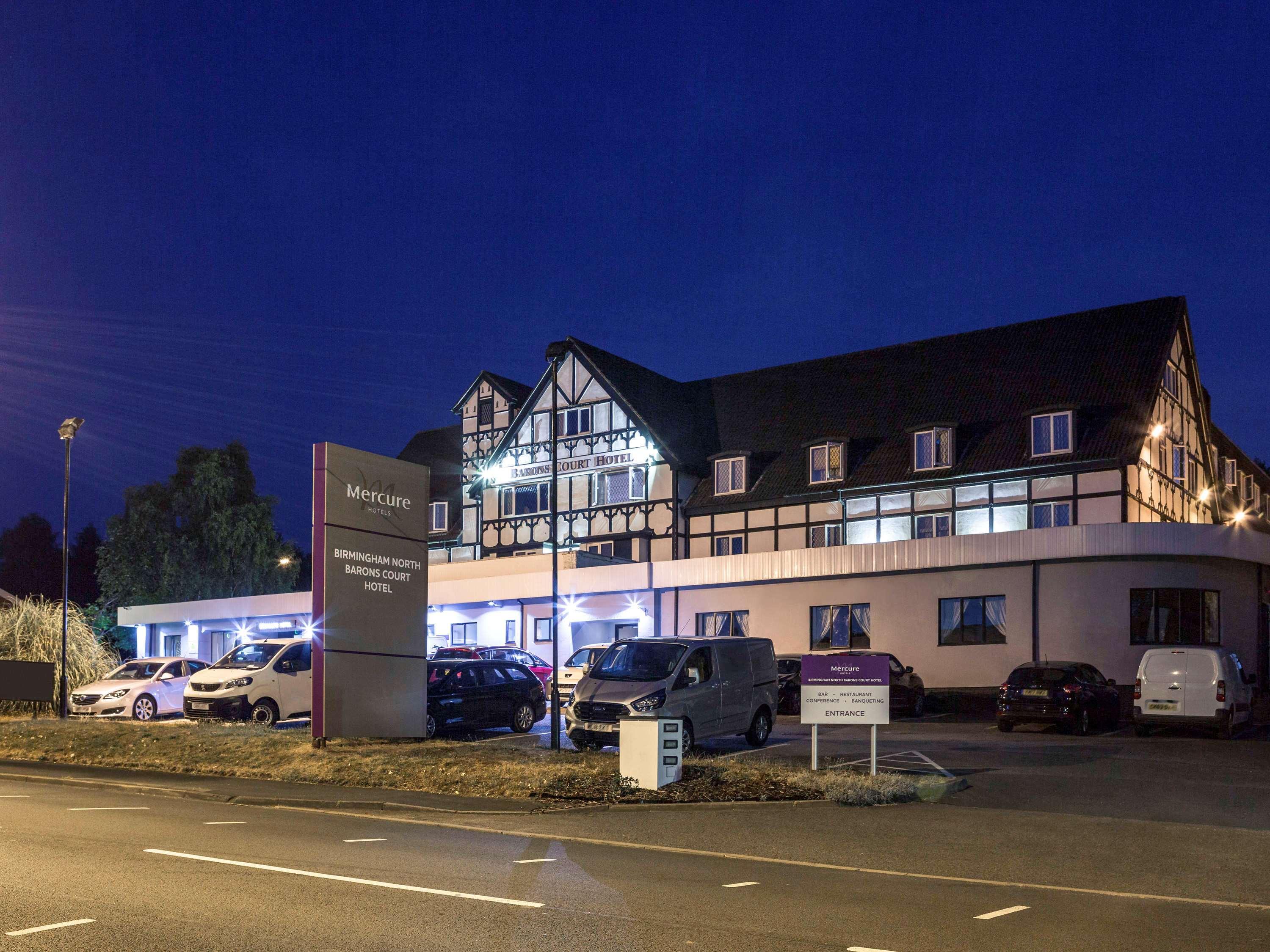 Barons Court Hotel Walsall Exterior foto