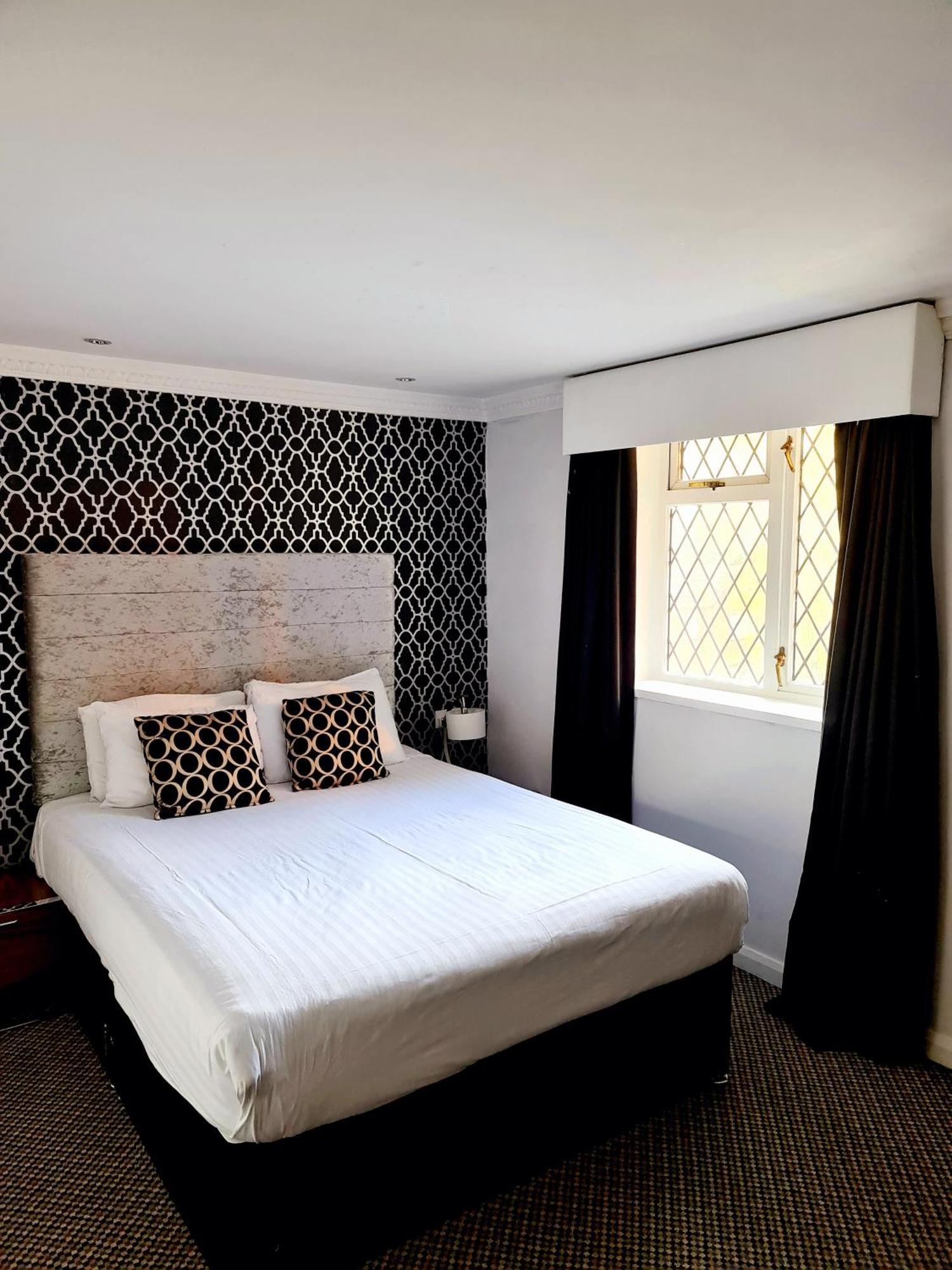 Barons Court Hotel Walsall Exterior foto